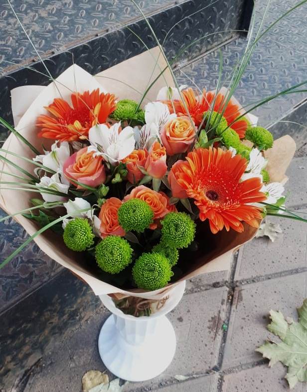 Букет цветов из: Герберы, Хризантемы, Альстромерии и Розы в Адыгейске