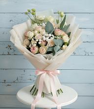 Букет цветов из:  Розы и Лизиантусы в Адыгейске