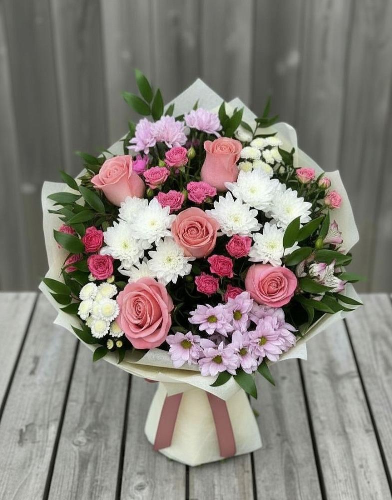 Букет цветов из: Альстромерии, Гвоздики, Розы и Хризантемы в Адыгейске