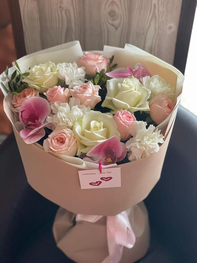 Букет цветов из: Орхидеи, Розы и Гвоздики в Адыгейске