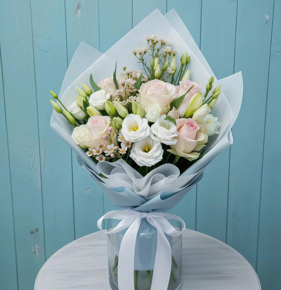 Букет цветов из: Розы и Лизиантусы в Адыгейске