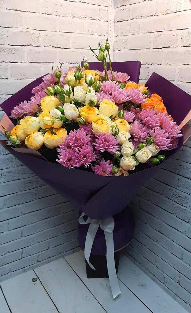 Букет Красочный праздник в Адыгейске Букет цветов из: Хризантемы и Розы в Адыгейске