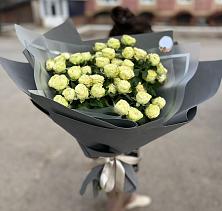 Букет Белые кустовые розы Солинеро в Адыгейске