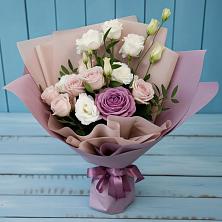 Букет цветов из:  Розы и Лизиантусы в Адыгейске