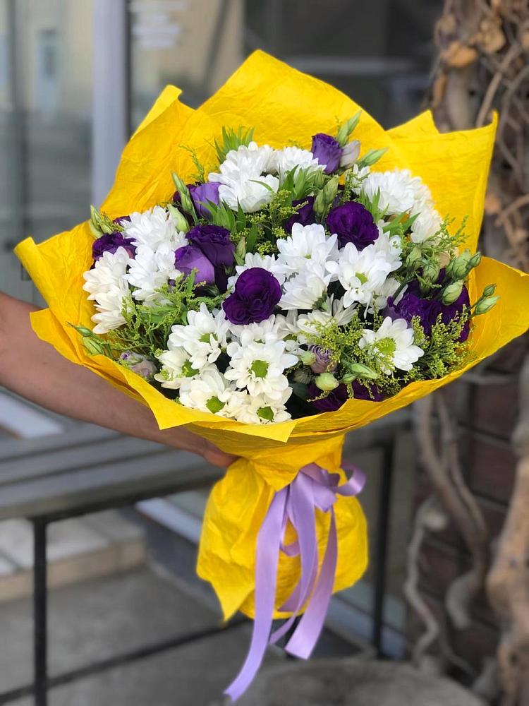 Букет цветов из: Ирисы, Хризантемы и Ромашки в Адыгейске