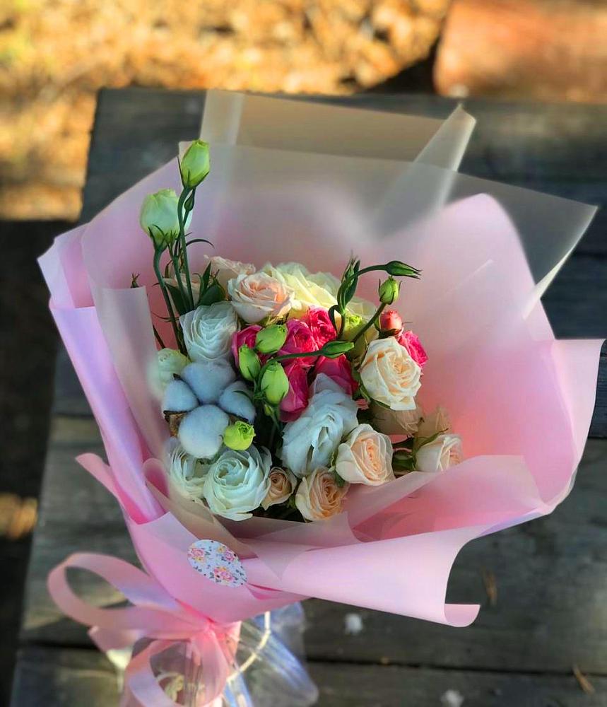 Букет цветов из: Розы и Лизиантусы в Адыгейске