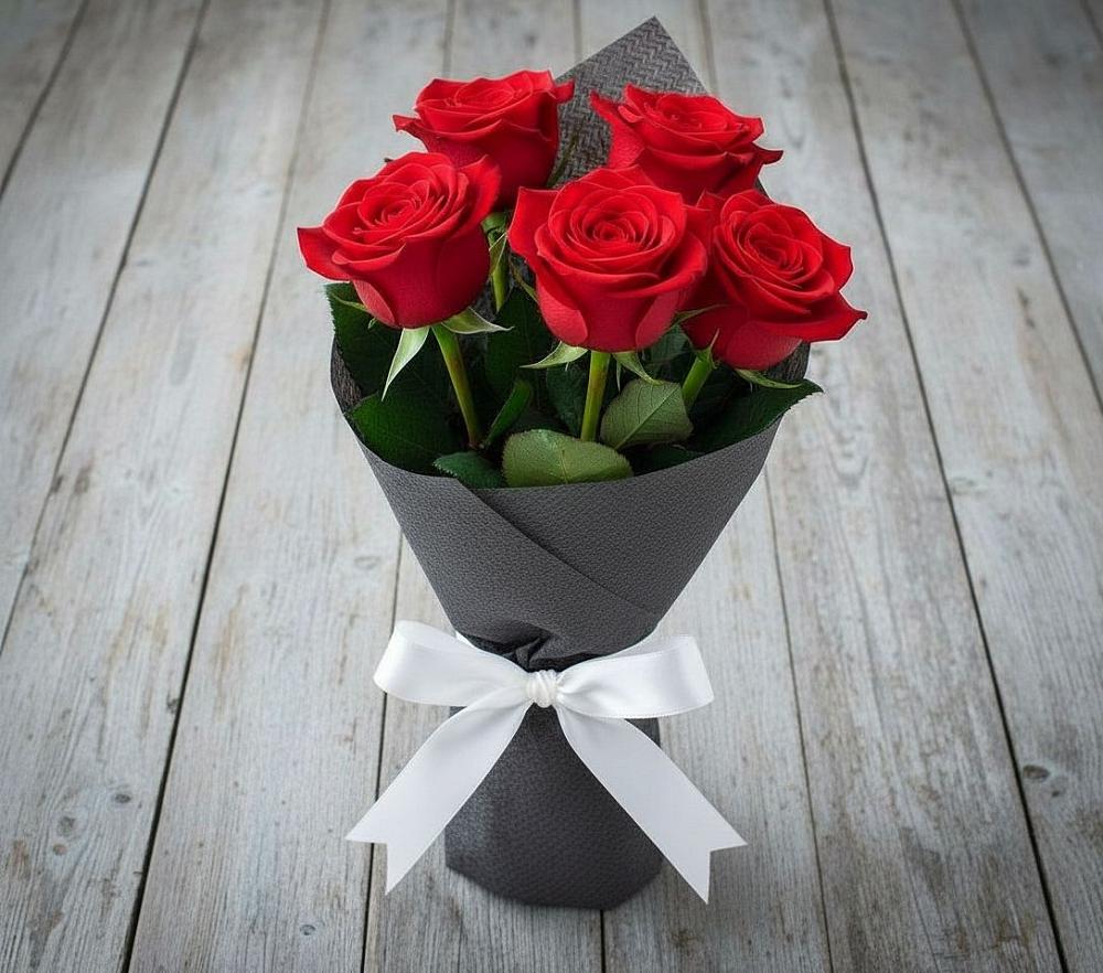 Букет 5 Красных роз Эдлесс Лав в Адыгейске