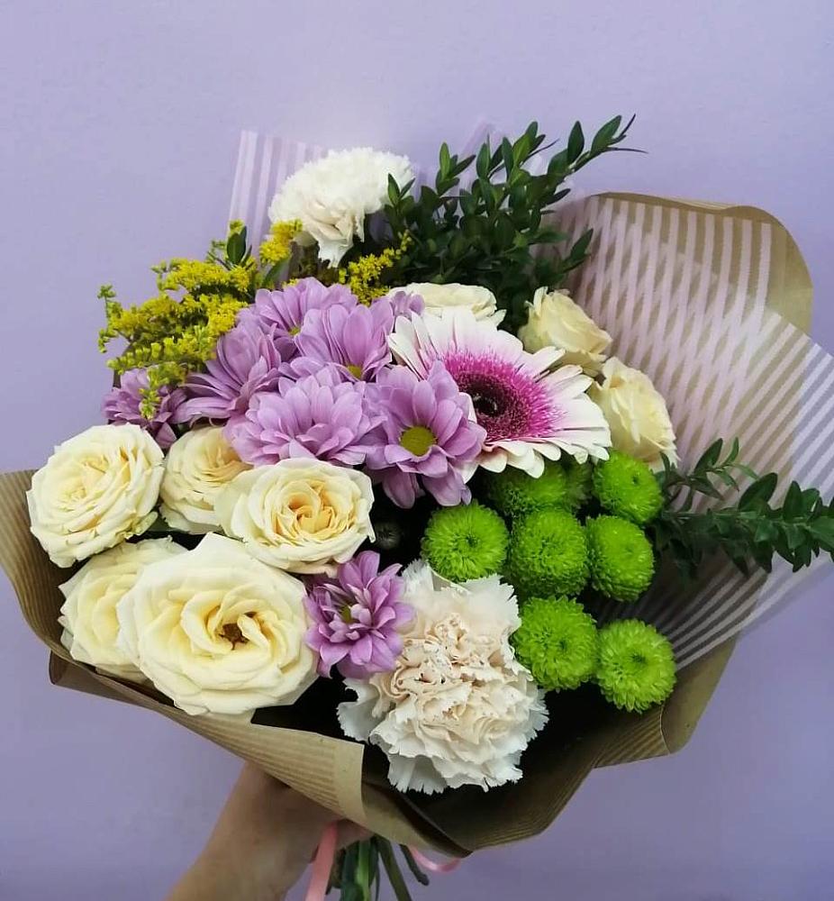 Букет цветов из: Хризантемы, Розы, Гвоздики и Герберы в Адыгейске