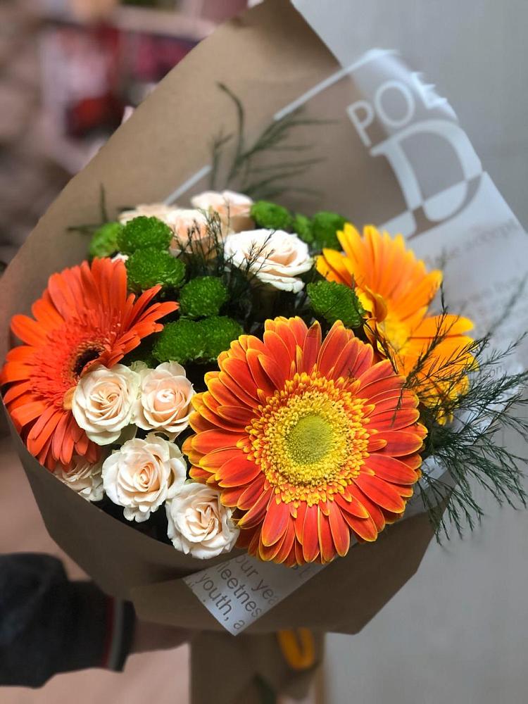 Букет цветов из: Герберы, Хризантемы и Розы в Адыгейске