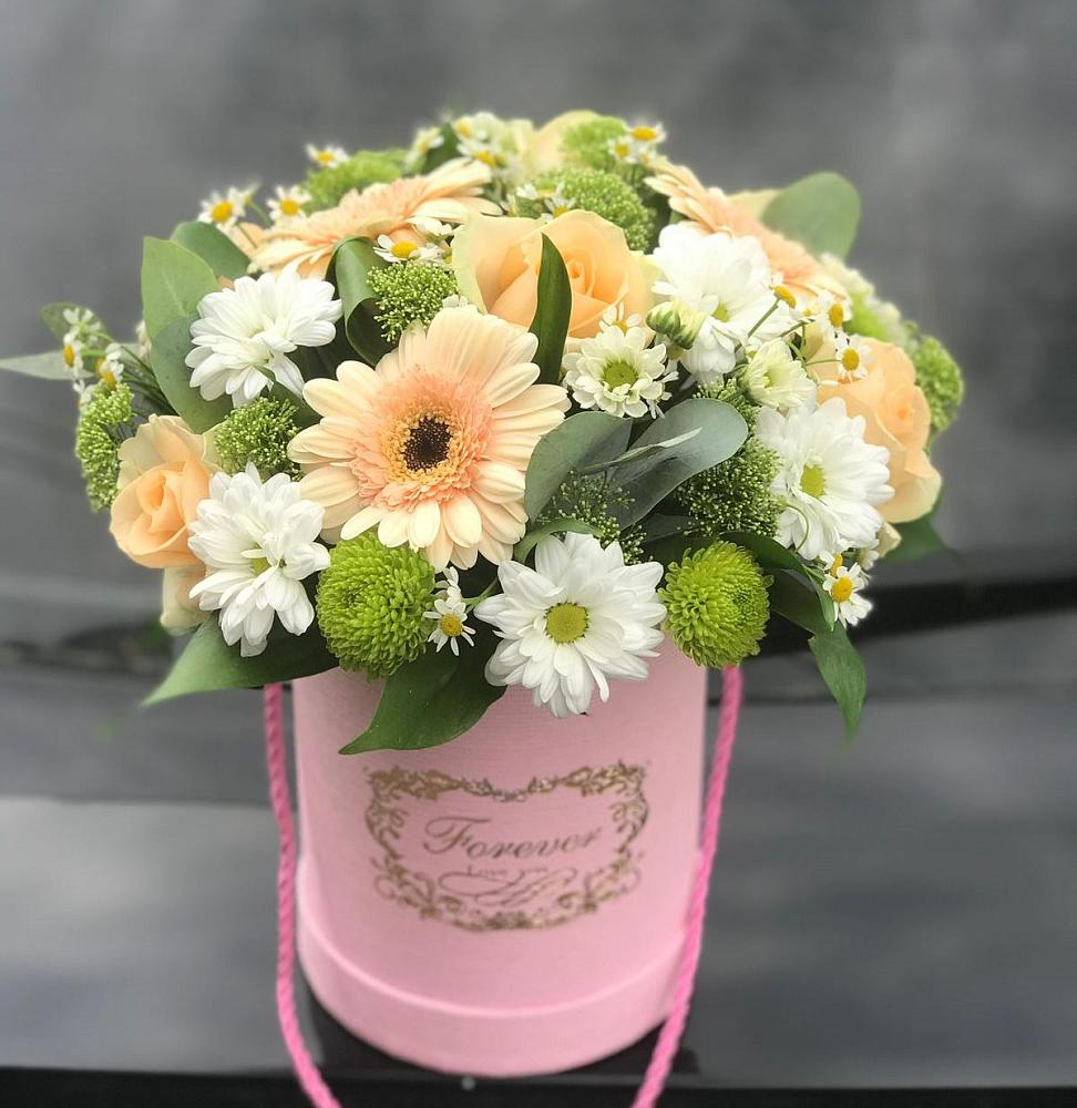 Цветочная композиция из Розы, Герберы и Хризантемы в шляпной коробке в Адыгейске