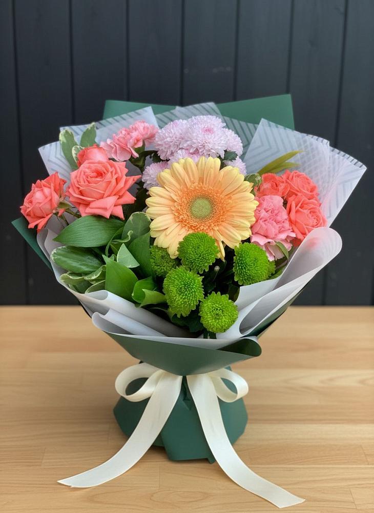 Букет цветов из: Гвоздики, Розы, Герберы и Хризантемы в Адыгейске
