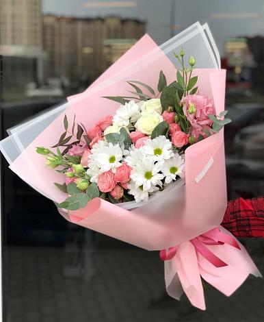 Букет цветов из: Розы, Лизиантусы и Хризантемы в Адыгейске