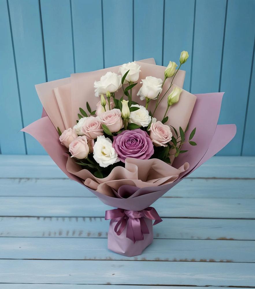 Букет цветов из: Розы и Лизиантусы в Адыгейске